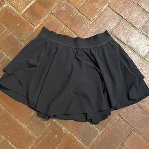 Lululemon Black court rival high-rise skirt